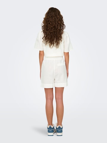 ONLY Regular Shorts 'Alya' in Weiß