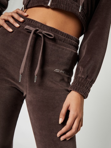 évasé Pantalon 'Fergie' SHYX en marron