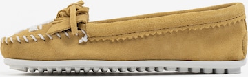 Minnetonka Мокасины 'Thunderbird Limited Edition' в Желтый: спереди