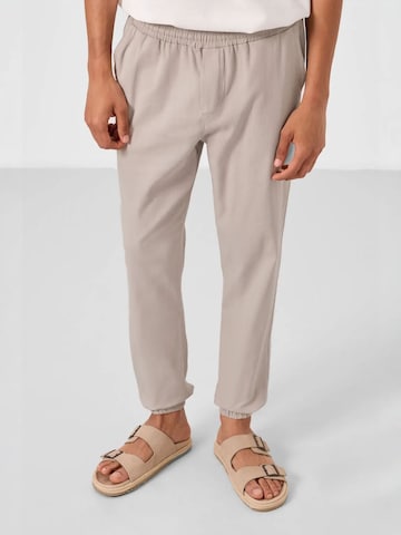 Pantaloni chino di Tommy Life in grigio: frontale