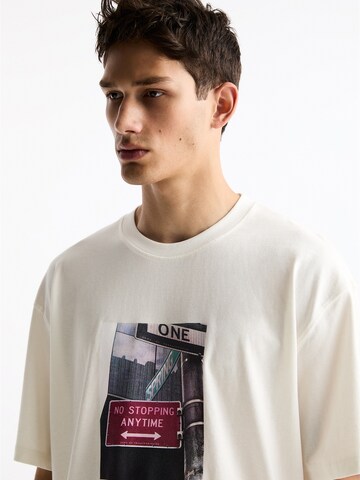 Tricou de la Pull&Bear pe alb