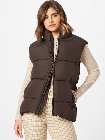 Monki Vest in Brown: front