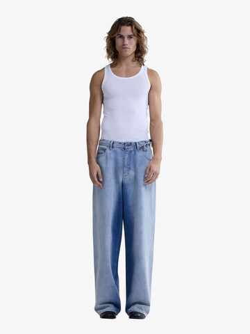 NEW AMSTERDAM Baggy Jeans in Blue: front