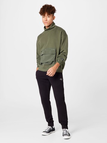 LEVI'S ® Sweatshirt 'Cargo Utility Mockneck' in Green