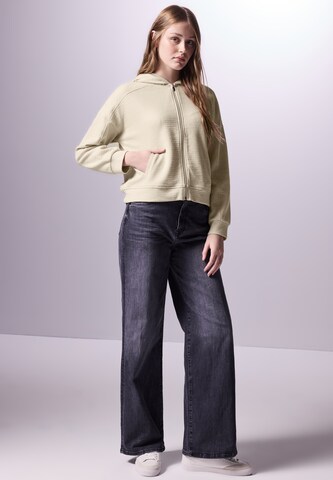 Street One Studio Kurze Sweatjacke in Beige