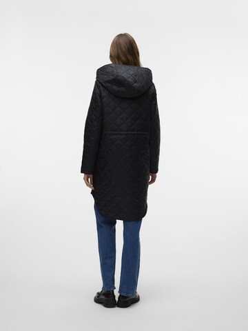 VERO MODA Tussenmantel 'Hayle' in Zwart