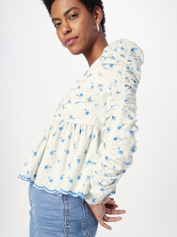 Notes du Nord Blus 'Francesca' i vit