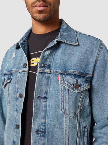 LEVI'S ® Between-Season Jacket 'Vintage Fit Trucker' in Blue