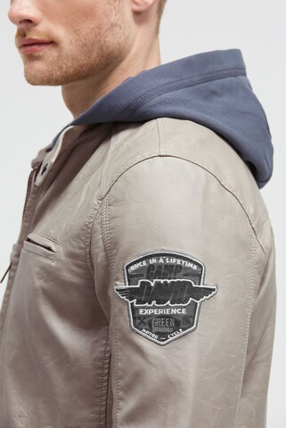 CAMP DAVID Between-Season Jacket in Grey: front