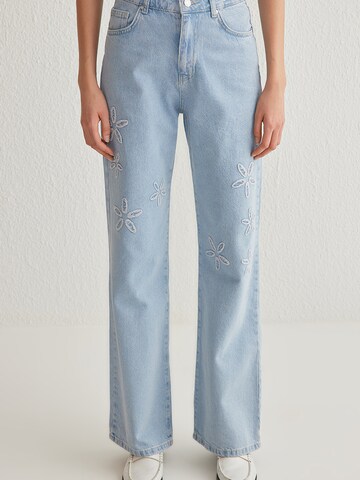 Largi Jeans de la Trendyol pe albastru: față