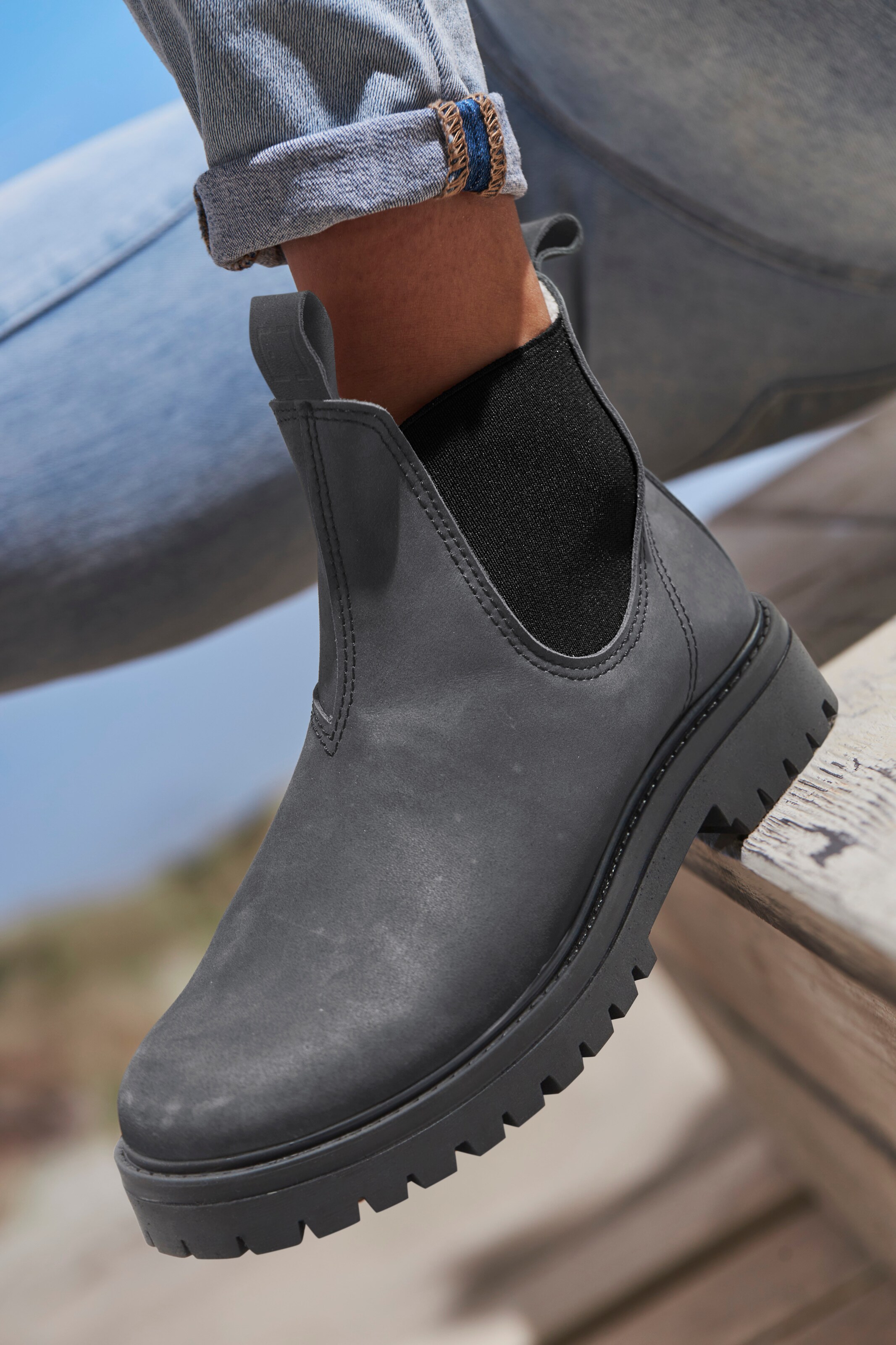 Elbsand Chelsea Boots in Grey: front