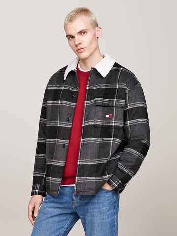 Tommy Jeans Tussenjas in Grijs: voorkant