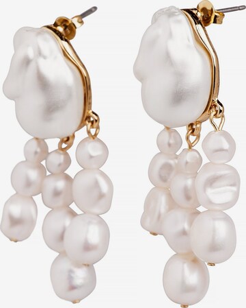 NA-KD Earrings in White: front