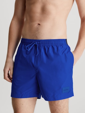 Shorts de bain Calvin Klein Swimwear en bleu : devant