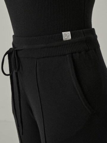 YOU LOOK PERFECT Hausanzug 'Blossom & Elisa' in Schwarz