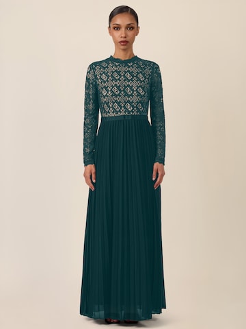 APART Evening Dress in Green: front