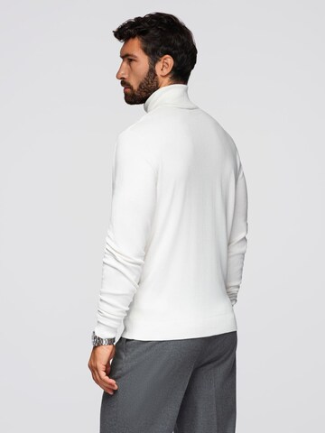 Pull-over 'OM-SWTN-0101' Ombre en blanc