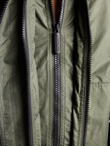 Superdry Jacke in Grün