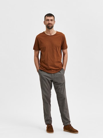 SELECTED HOMME T-shirt 'Morgan' i brun