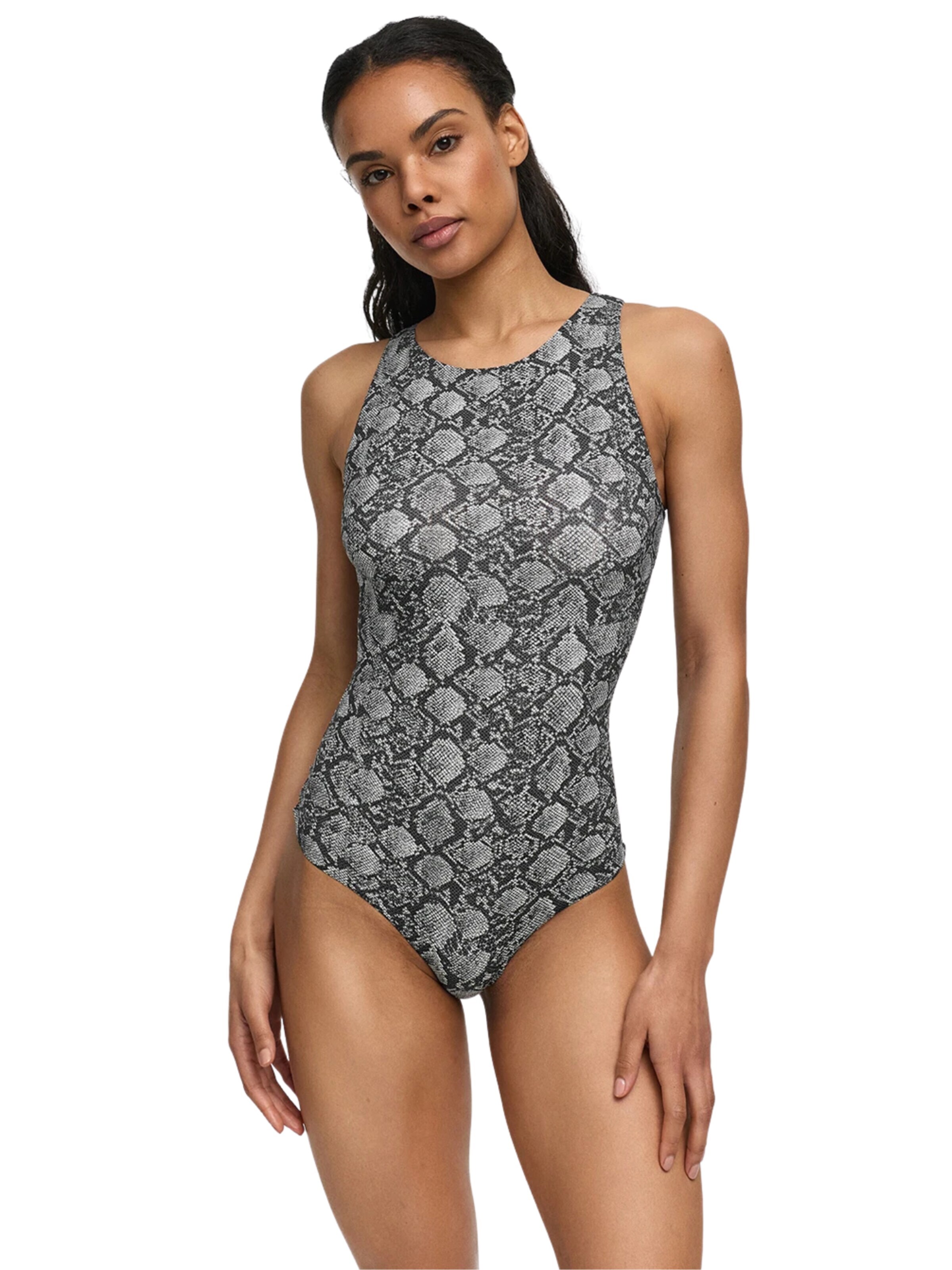 Body modellante 'Crew Neck Bodysuit String' di cfab (formerly creamy fabrics) in grigio: frontale
