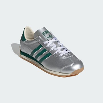 ADIDAS ORIGINALS Sneaker 'Country' in Silber