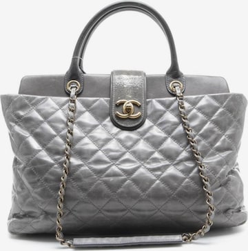 CHANEL Handtasche One Size in Grau: predná strana