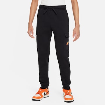 Tapered Pantaloni de la Nike Sportswear pe negru: față