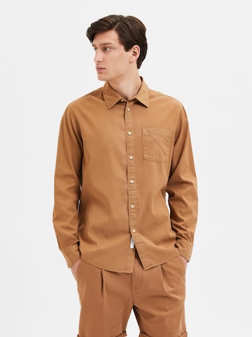SELECTED HOMME Regularny krój Koszula w kolorze brązowy: przód