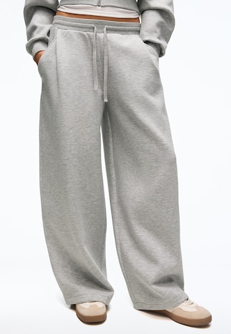 Barrel Pantaloni cutați de la Bershka pe gri: față