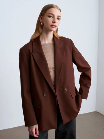 Dilvin Blazer in Brown: front