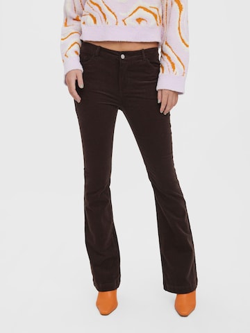 VERO MODA Flared Broek 'Peachy' in Bruin: voorkant