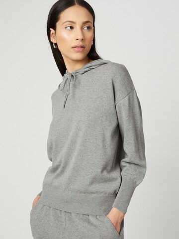 Sweat-shirt Liz Kaeber en gris : devant