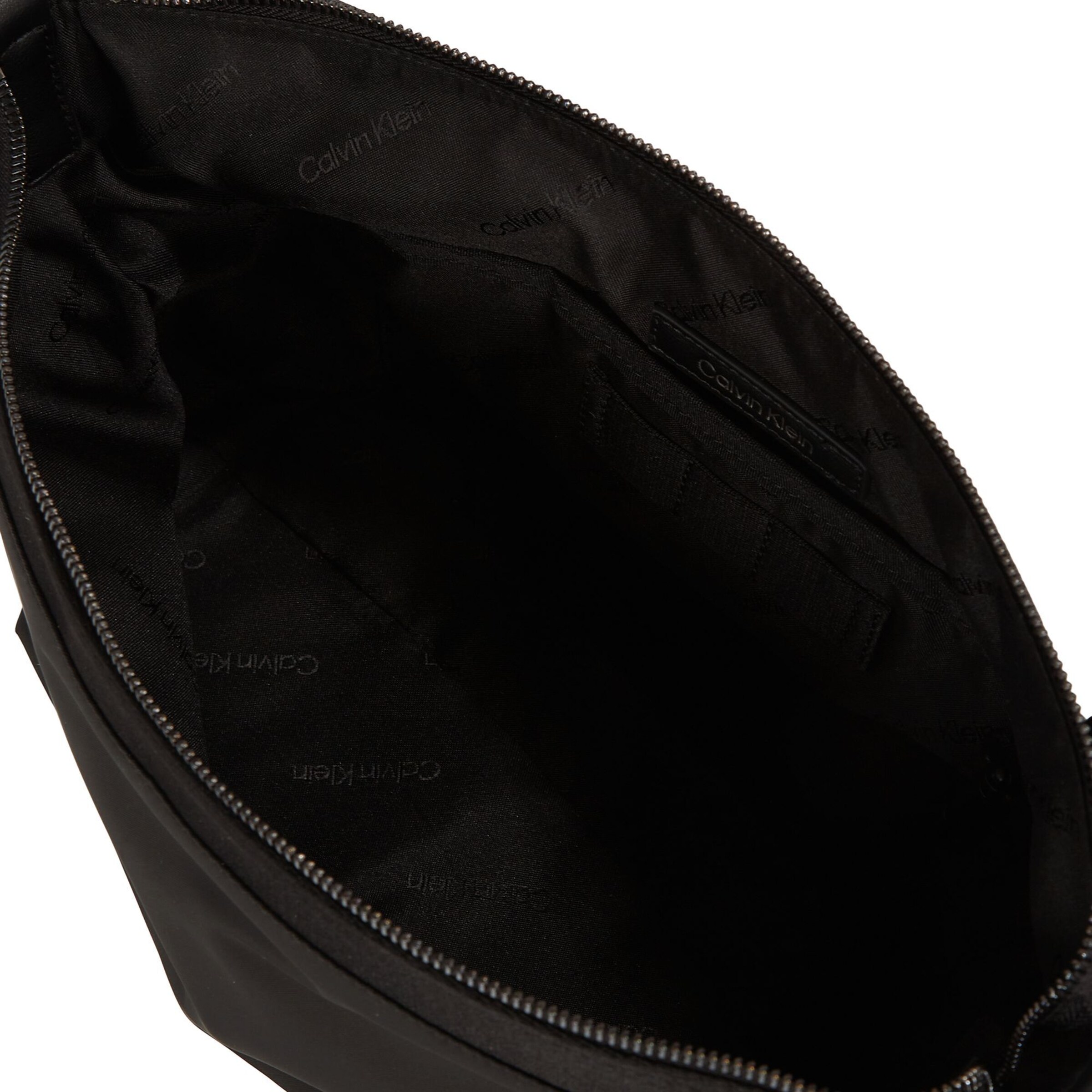 Calvin Klein Umhängetasche "Est." in Schwarz