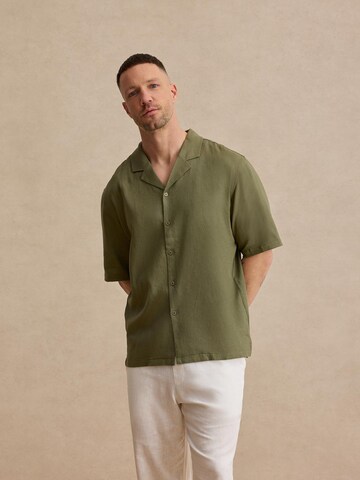 DAN FOX APPAREL - Regular Fit Camisa 'Ryan' em verde: frente