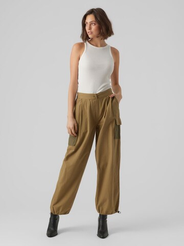 VERO MODA Loosefit Cargohose in Grün