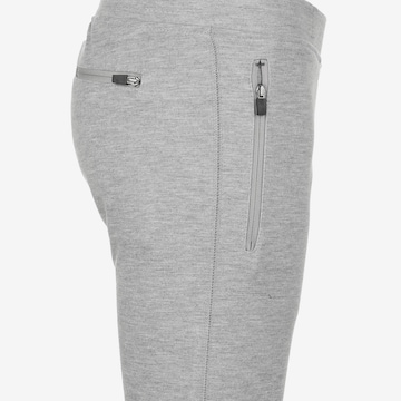 Tapered Pantaloni sportivi di UMBRO in grigio