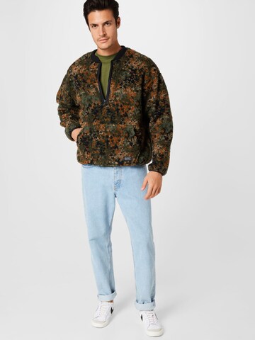 LEVI'S ® Sweter 'Levi's® Men's New Seasonal 1/4 Zip Sweatshirt' w kolorze zielony