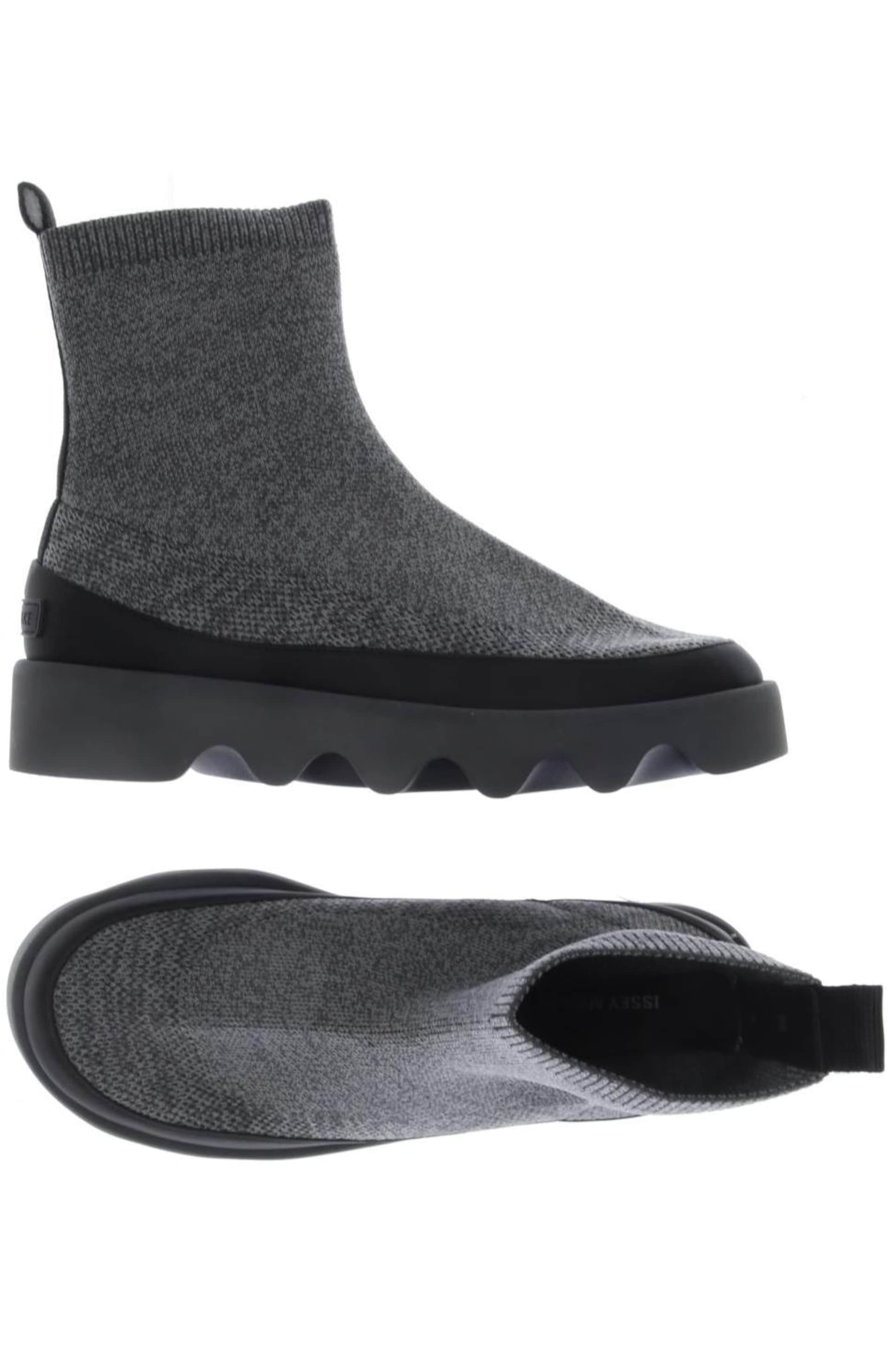 ISSEY MIYAKE Sneakers & Trainers in 36 in Grey: front