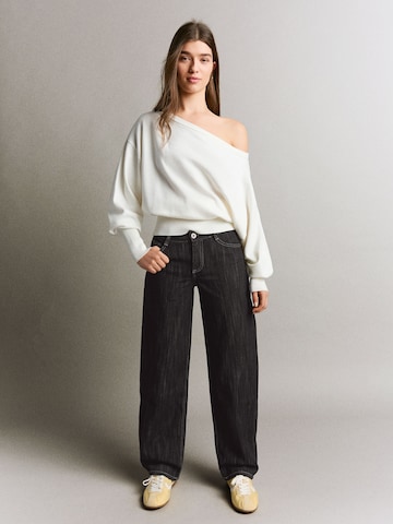 Barrel Jeans de la Bershka pe negru