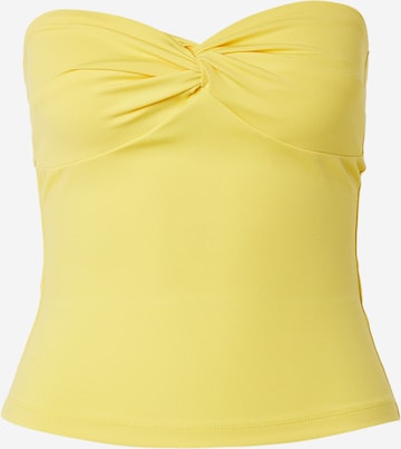 Top de la Sarah Engels x About You pe galben: față