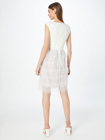 Rochie de cocktail de la APART pe bej