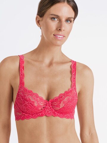 Hanro Bra ' Moments ' in Red: front