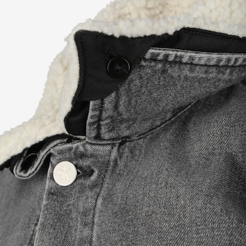 Calvin Klein Jeans - Chaqueta de entretiempo en gris
