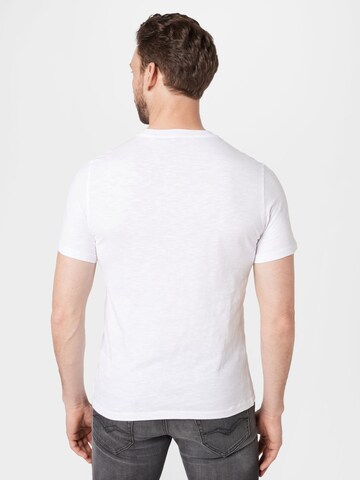 GUESS T-Shirt 'TAILER' in Weiß