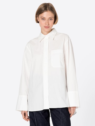 Gina Tricot Блуза 'Gizem' в бяло: отпред