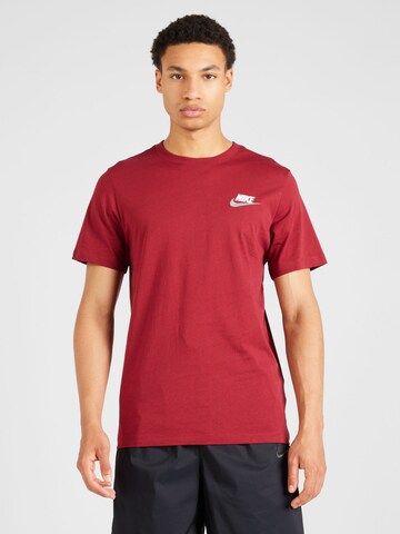 T-Shirt 'CLUB+' Nike Sportswear en rouge : devant