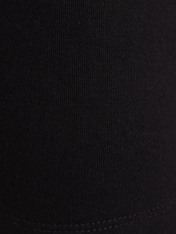 Bershkaregular Hlače - crna boja