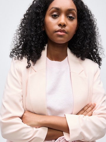 Only Petite - Blazer en rosa