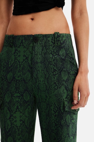 regular Pantaloni di Desigual in verde