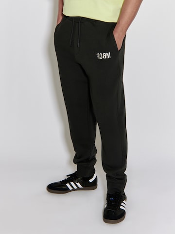 FCBM Tapered Pants 'Hans' in Black: front